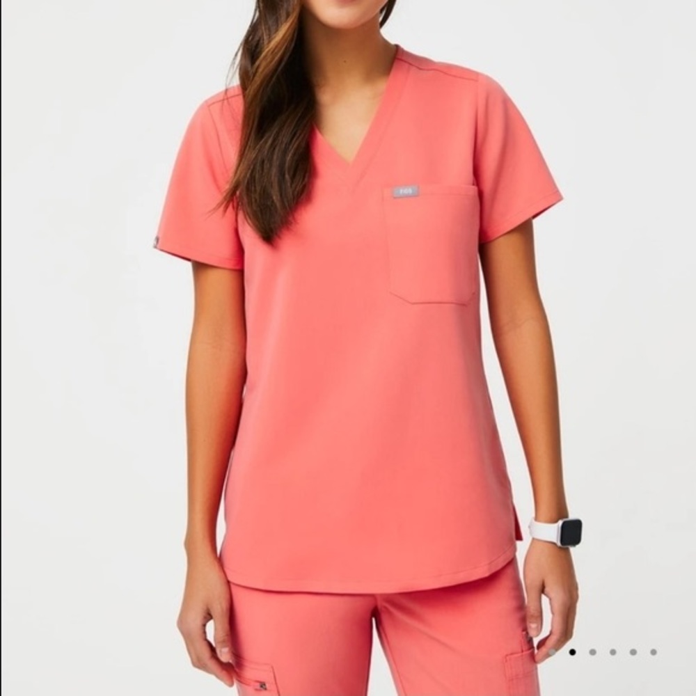 Figs Women’s Hot Coral Catarina One Pocket Top